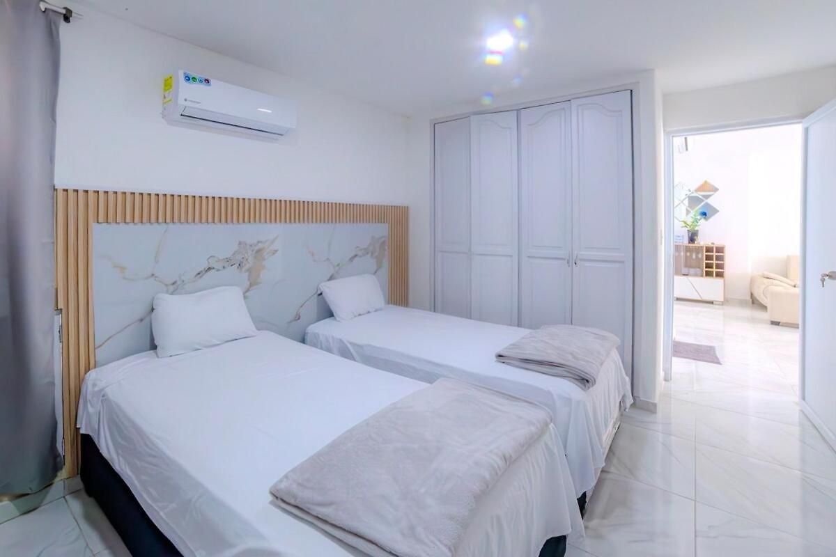 Spacious Beachfront Apartamento Cartagena