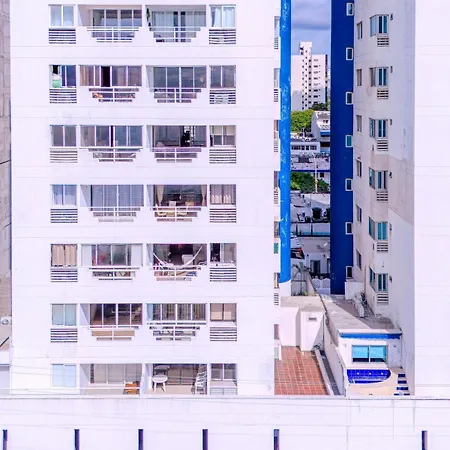Spacious Beachfront Apartamento Cartagena