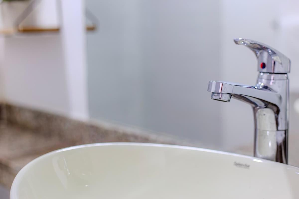 Spacious Beachfront Apartment *